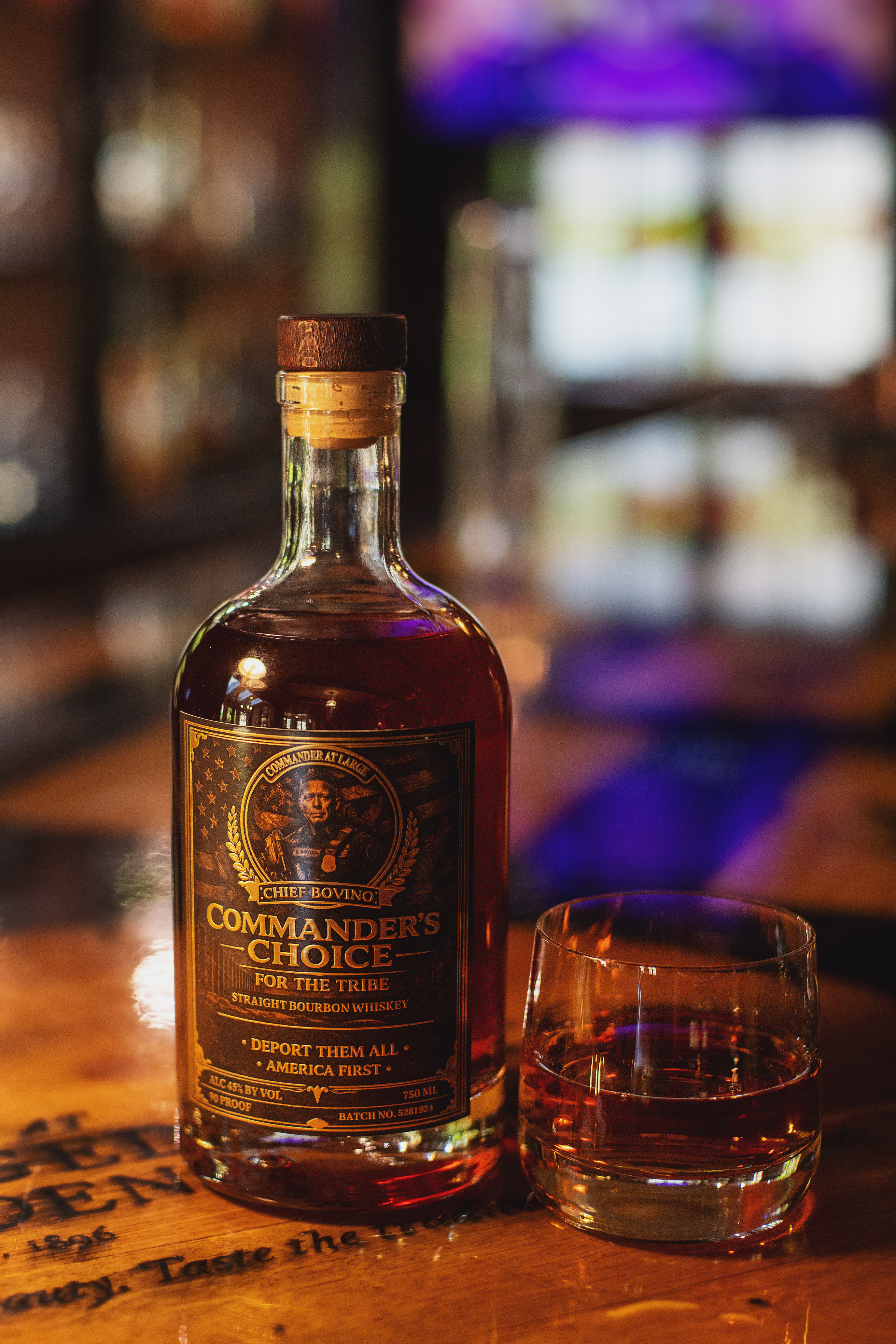 Commander's Choice Straight Bourbon Whiskey bottle